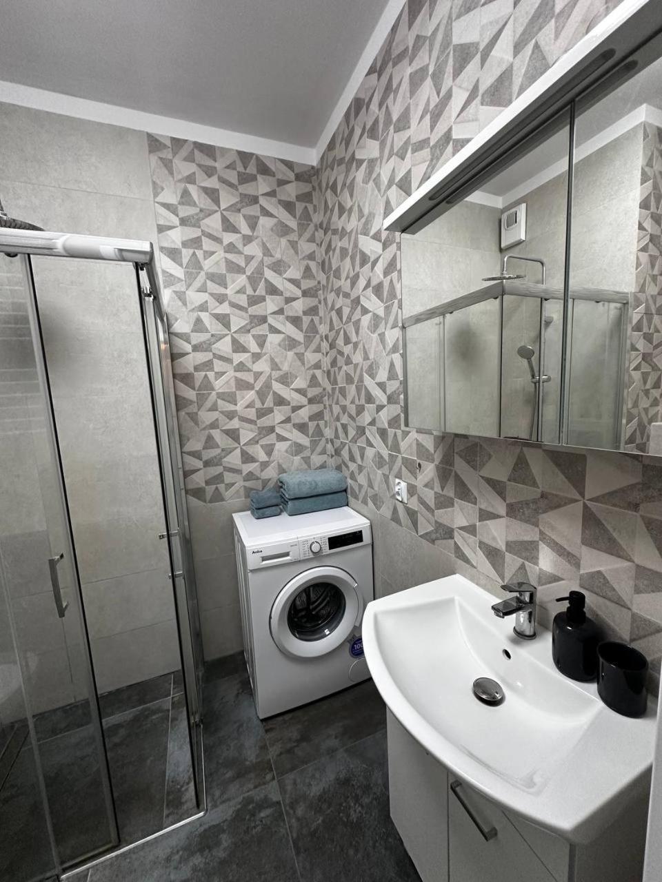 Blisko Dworca Zachodnia, Miejsce Parkingowe W Cenie Apartment
